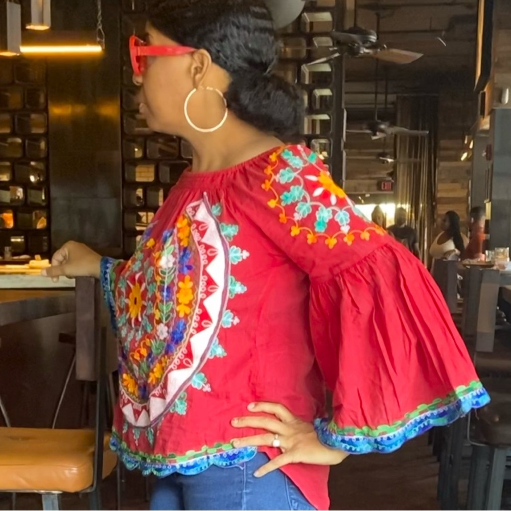 Embroidered Women’s Top Blouse Size S/M Mex Floral Red Sleeve Gorgeous Comfy - Picture 6 of 6